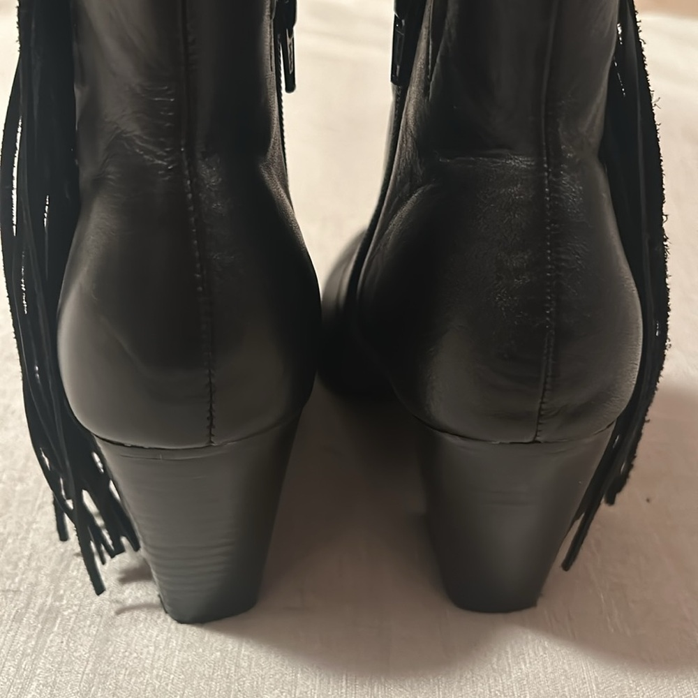 Aldo Women’s ‘Linsey’ Styled Ankle Heeled Booties Black w/ Tassels Size 7 - Picture 9 of 16